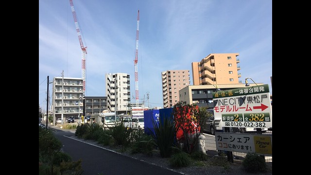 現地マンションへは、JR東松戸駅を出て、...