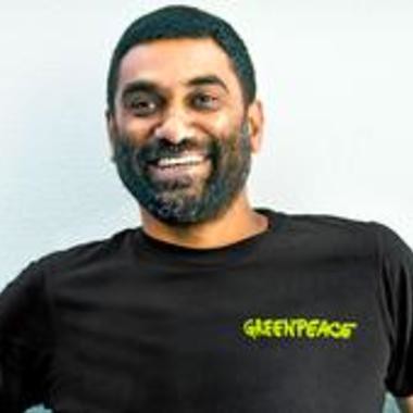 This Man Is Greenpeace’s Best Hope: longread: Human-rights superhero Kumi Naidoo has a tough assignment: lead the organization into 21st-century relevance. But after a year that saw activists lionized (imprisoned in Putin’s jails) and then vilified (unfur