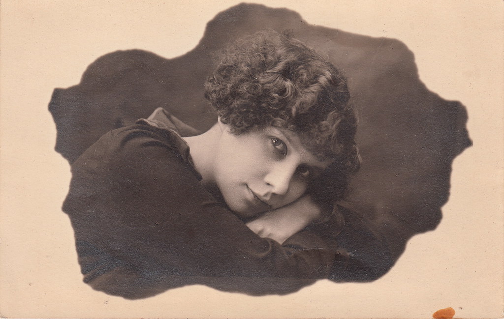 : Portrait of a Russian beauty (1926)