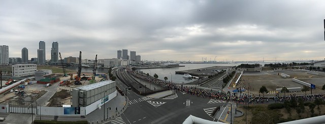 写真左が建設場所です横浜国際マラソンのコ...