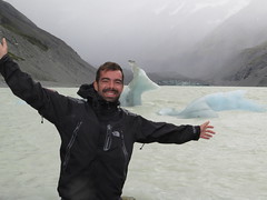 Glacier et iceberg Mount Cook <a style="margin-left:10px; font-size:0.8em;" href="http://www.flickr.com/photos/83080376@N03/16552907667/" target="_blank">@flickr</a>