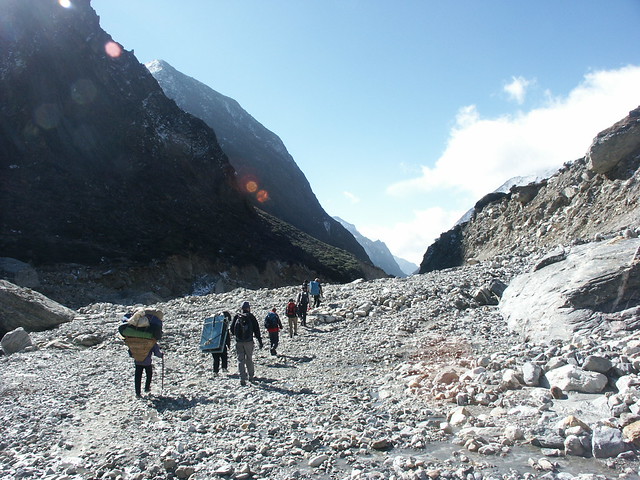 Descending the Hinku Valley from Tangnang.