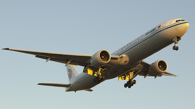 Air China Boeing 777-300ER (B-2038) arrives Los Angeles (KLAX) from Beijing (ZBAA) at sunset