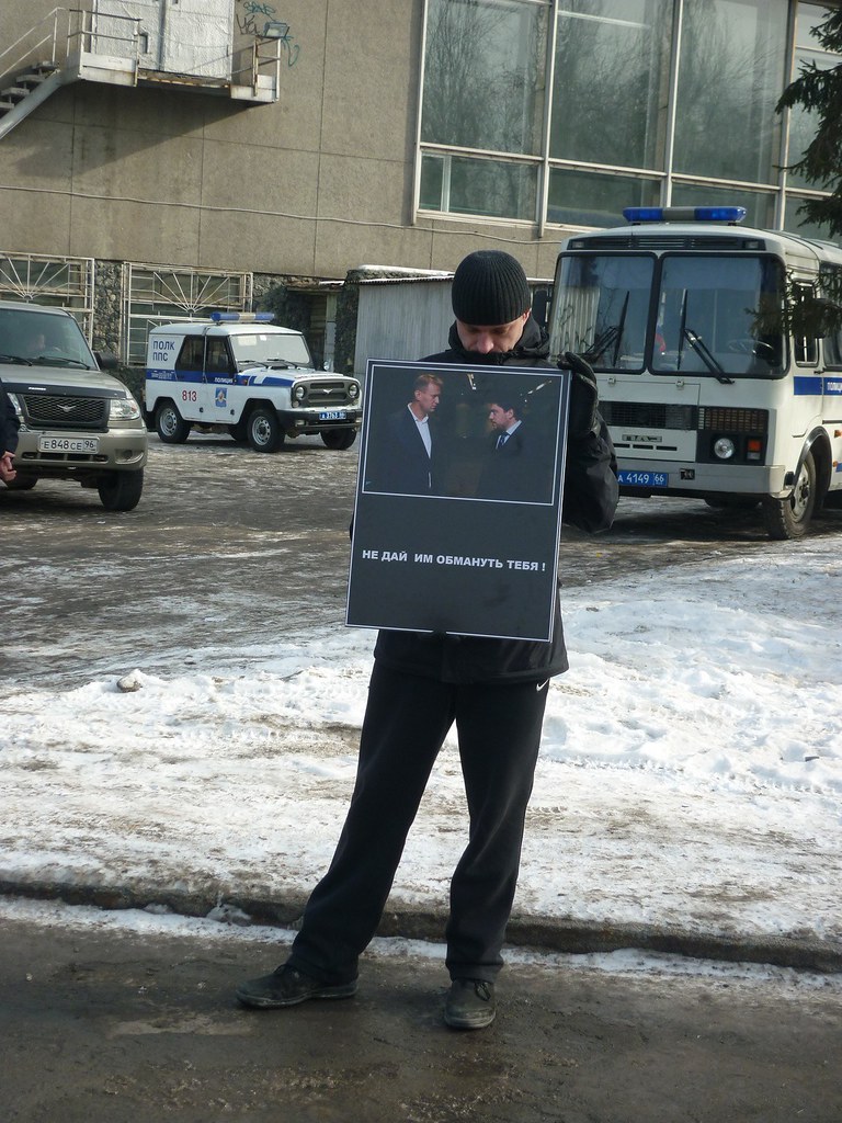 : Pro-government person at Boris Nemtsov commemorative meeting in Yekaterinburg, 2015