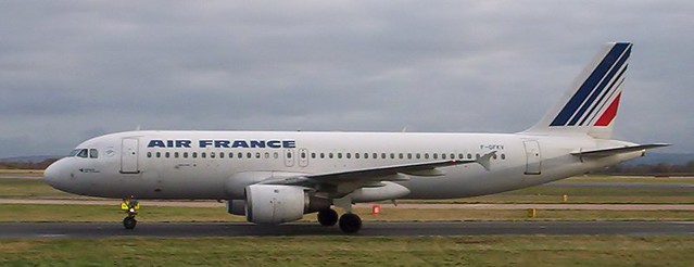 Air France Airbus A320 F-GFKV at Manchester Airport on 3 January 2005.