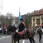FOTO VIDEO Spectacol superb în Cetatea Brașovului. Mii de oameni au venit să vadă junii călări