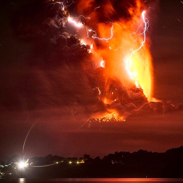 Calbuco is a volcano in southern Chile that is erupting! Volcanic lightning is a weather phenomenon associated with huge volcanic plumes. Imagine seeing something like this in ancient times…. #chile #calbuco #nature #science #volcano #lava #magma #eruptio