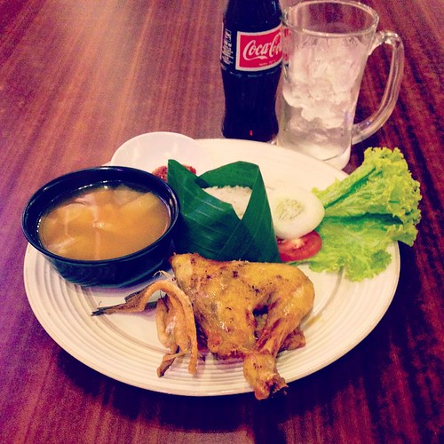      #Travel #Surabaya #Indonesia #Food #Dinner #Nasi #Timbel #Chicken #Coke ©  Jude Lee