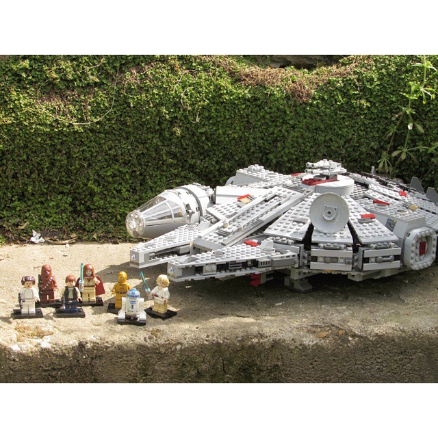 The Falcon has landed..touch down on Straam 6..May the 4th be with you! #milleniumfalcon #maythe4thbewithyou  #legostarwars #starwars #brickosphere #lego #legogram #minifig #minifigure #adventuresintimeandspace #legoscifi #anewhope #bankholidayfun #du