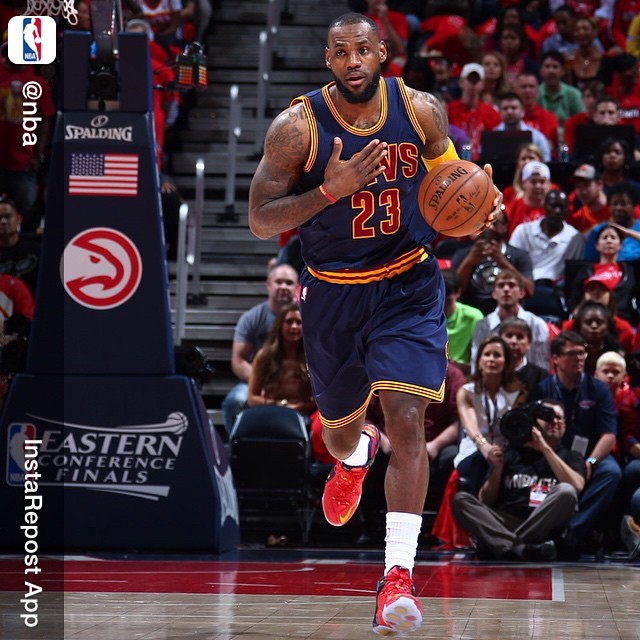 After 1 on TNT, the @cavs lead the @atlhawks 26-21 on @kingjames 13. #NBAPlayoffs