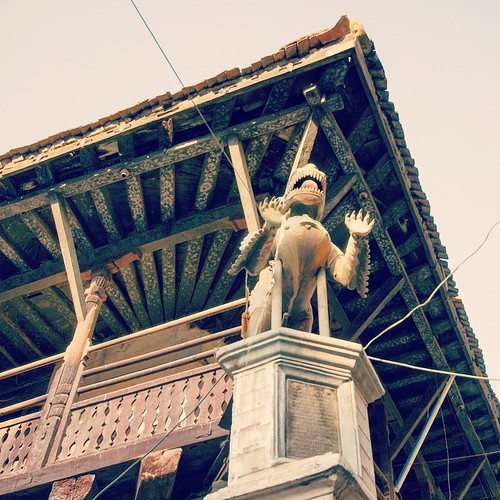   2009   ...   ...       #Travel #Memories #2009 #Kathmandu #Square #House #Statue #PrayForNepal ©  Jude Lee