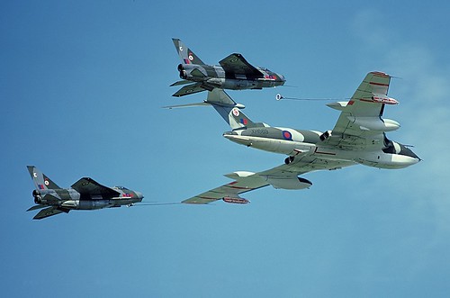 Handley Page Victor K2 (XM669) refuelling a pair of English Electric Lightnings, September 1978 ©  Robert Sullivan