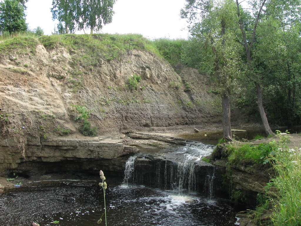 : Waterfall on the Sablinka River