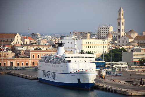 Jadrolinija in Bari ©  dmytrok