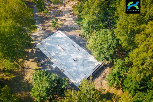 Concrete skatepark in Ivanteevka, Moscow area |     ,   ©  fkramps
