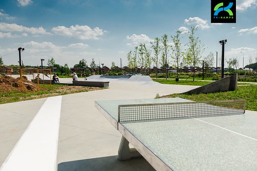 Concrete skatepark in PIK apartment complex |       ,  ©  fkramps