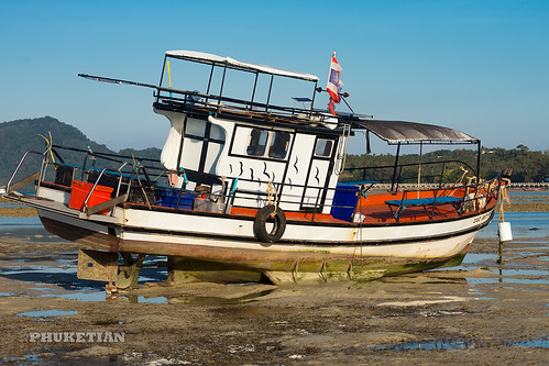 Yachts and boats at low tide, Rawai beach, Phuket island, Thailand ©  Phuket@photographer.net