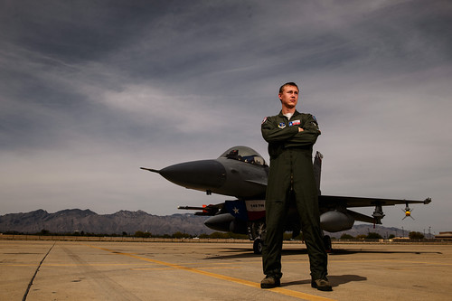 General Dynamics F-16 Fighting Falcon student pilot ©  Robert Sullivan