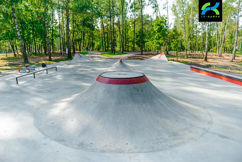 Concrete skatepark in Ivanteevka, Moscow area |  ©  FK-ramps
