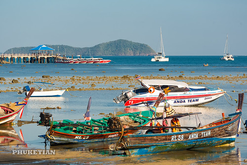 Yachts and boats at low tide, Rawai beach, Phuket island, Thailand ©  Phuket@photographer.net