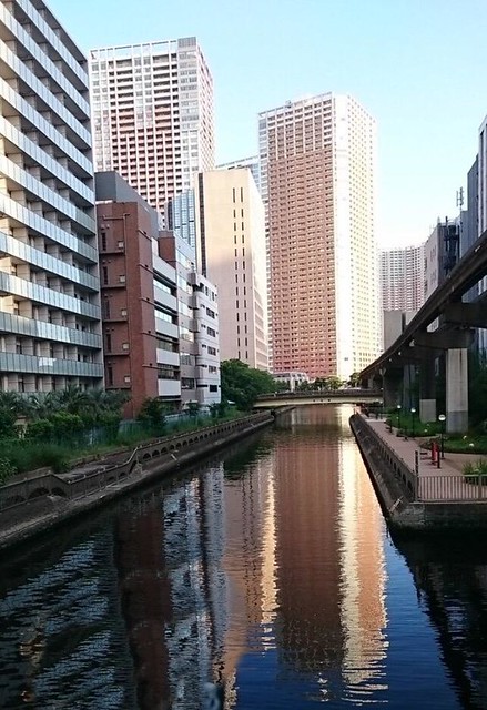 田町駅の近くの運河沿いも整備が進んできた...