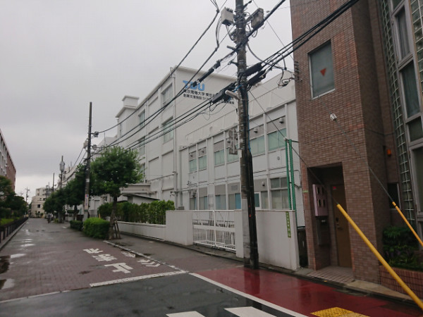 こちらは、東京電機大学の寮でしょうか？余...