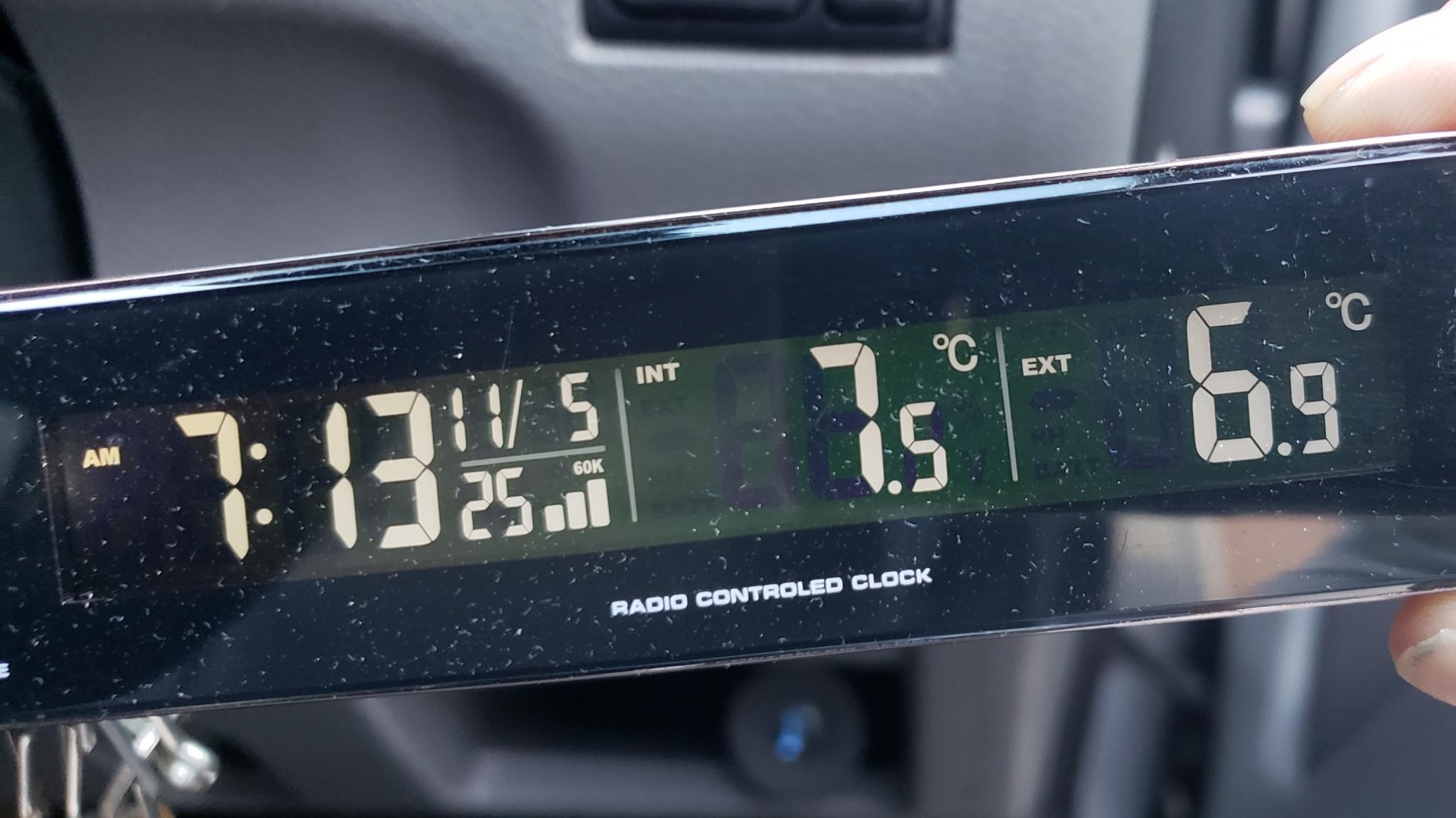 車の内外気温計つけ忘れました。