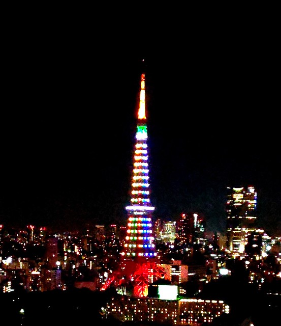 今日の東京タワーは、即位礼正祝賀ライトア...