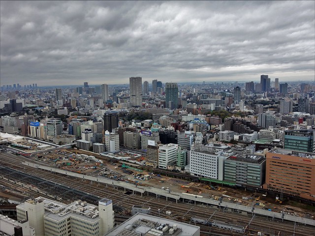 本日の東京は、曇り。戒厳令が布かれたよう...