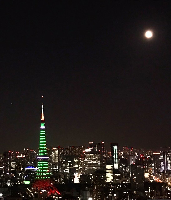 中秋の名月と東京タワー今日は特別ライトア...