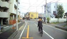 自転車であおり運転をしたとして、埼玉県警...