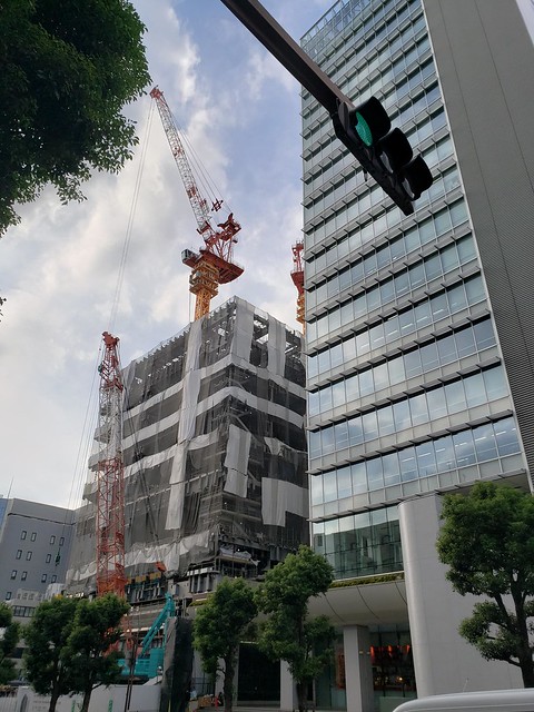武蔵野銀行本店奥に大門の再開発ビルも駅前...