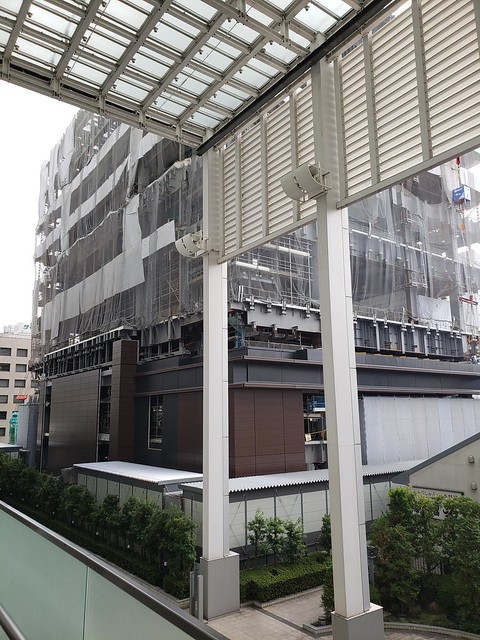 武蔵野銀行本店の外壁工事が始まったまだ躯...