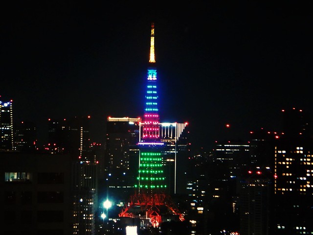 今夜の東京タワー。トリコロールカラーが、...