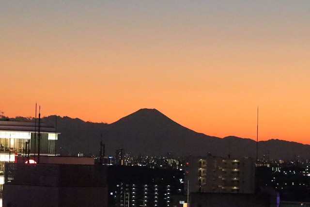 そうですね！昨日の夕方の富士山です。お正...