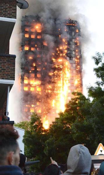 ロンドンのタワマンの火災写真です。本当に...