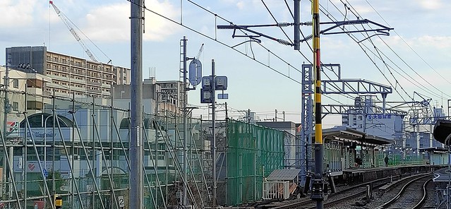 左上がノーステラス、右下が阪急下新庄駅で...