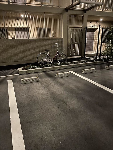 こういう所に自転車放置するひとって何考え...