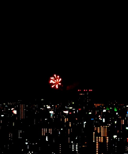 友人宅で熱田神宮大祭花火を見学しました、...