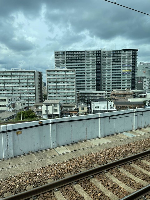 先日、新幹線から撮影しました。外観はカッ...