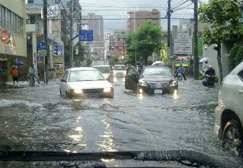 集中豪雨による川口駅付近