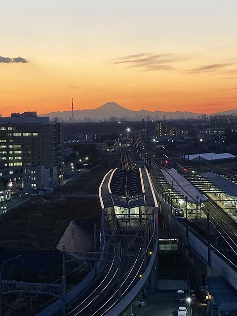 通路側からとても綺麗に富士山が観えますが...