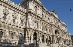 Palazzo di Giustizia, palazzaccio • <a style="font-size:0.8em;" href="http://www.flickr.com/photos/89679026@N00/6478325327/" target="_blank">View on Flickr</a>