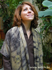 robe en laine et drapé shibori