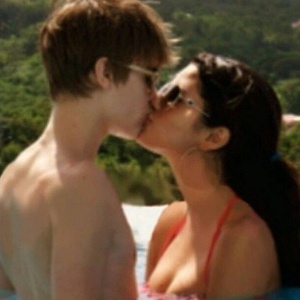 Foto antiga de Bieber com Selena se torna a mais curtida do Instagram