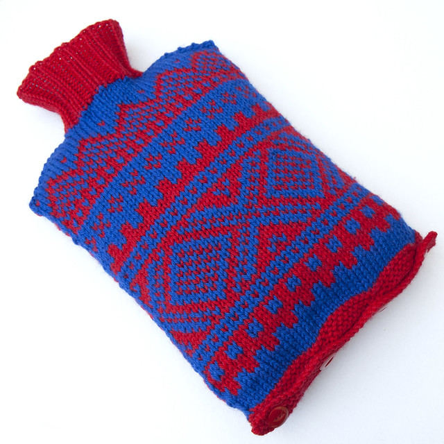 Hand knit Norwegian ski hot water bottle cover – red/blue