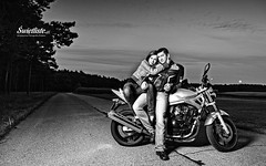 swietliste fotografia slubna zdjecia zakochanych na motocyklu