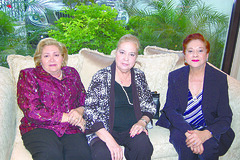 DSC_2353 María Eugenia Cantú de Ramírez, Isabel González Palomares y Esther de Vaca.