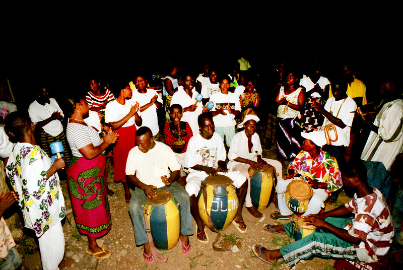 Togo West Africa Ethnic Cultural Dancing and Drumming African Village close to Palimé formerly known as Kpalimé a city in Plateaux Region Togo near the Ghanaian border 24 April 1999 124 Drumming<br/>© <a href="https://flickr.com/people/41087279@N00" target="_blank" rel="nofollow">41087279@N00</a> (<a href="https://flickr.com/photo.gne?id=13984418881" target="_blank" rel="nofollow">Flickr</a>)
