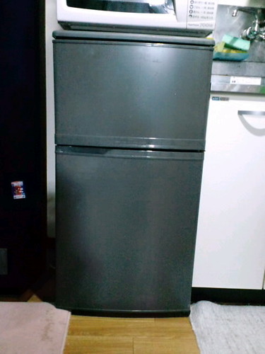 冷蔵庫の画像です。大きさは、幅476　奥...